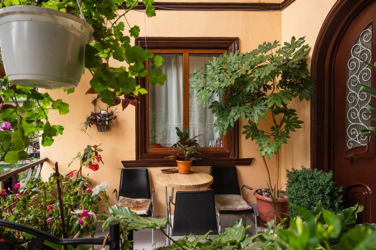 Lia'S Guest House Тбилиси Экстерьер фото